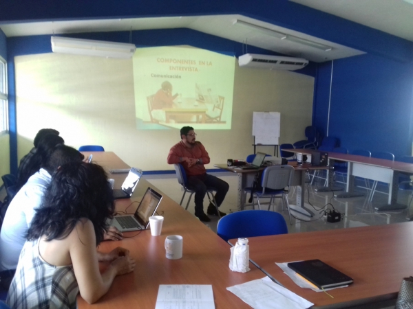 Participan docentes en el curso-taller “Entrevista en la acción tutorial”