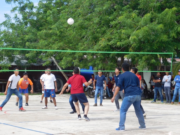Se realizaron actividades culturales y deportivas en la celebración del 8° Festival Cultural Universitario Maya.